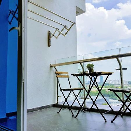 Puchong Skypod 10 Pax Ioi Mall Cozy Apartment Buitenkant foto