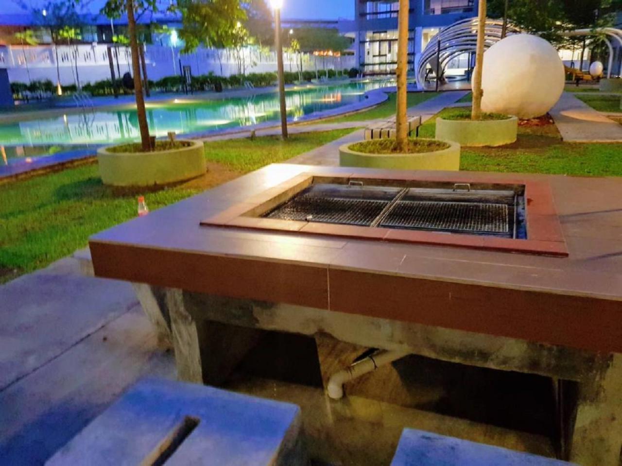 Puchong Skypod 10 Pax Ioi Mall Cozy Apartment Buitenkant foto