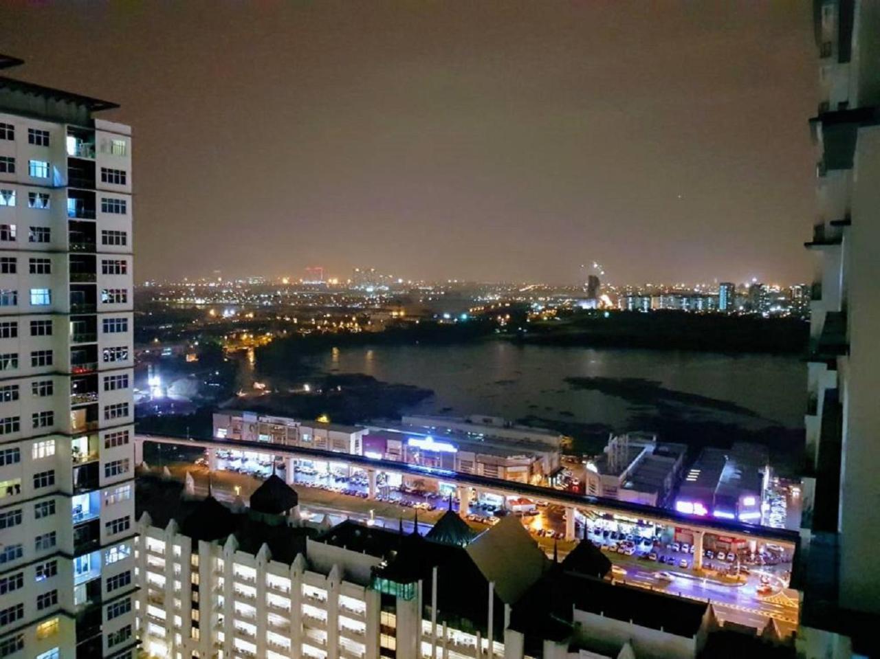 Puchong Skypod 10 Pax Ioi Mall Cozy Apartment Buitenkant foto